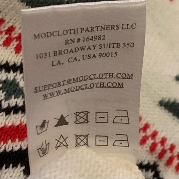 NWT ModCloth Women’s Sweater Holiday Christmas hearts + trees - Picture 14 of 14